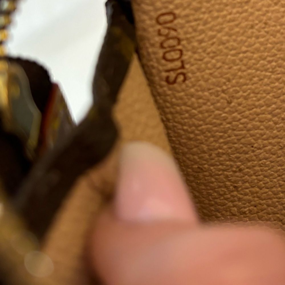 Louis Vuitton Pochette Accessoire leather clutch bag - Picture 4 of 12